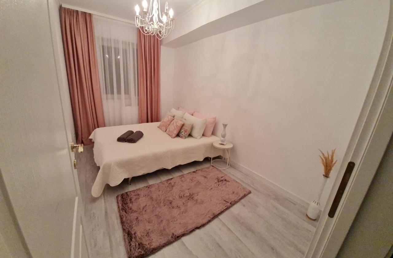Apartament Larysse Oradea Exteriör bild