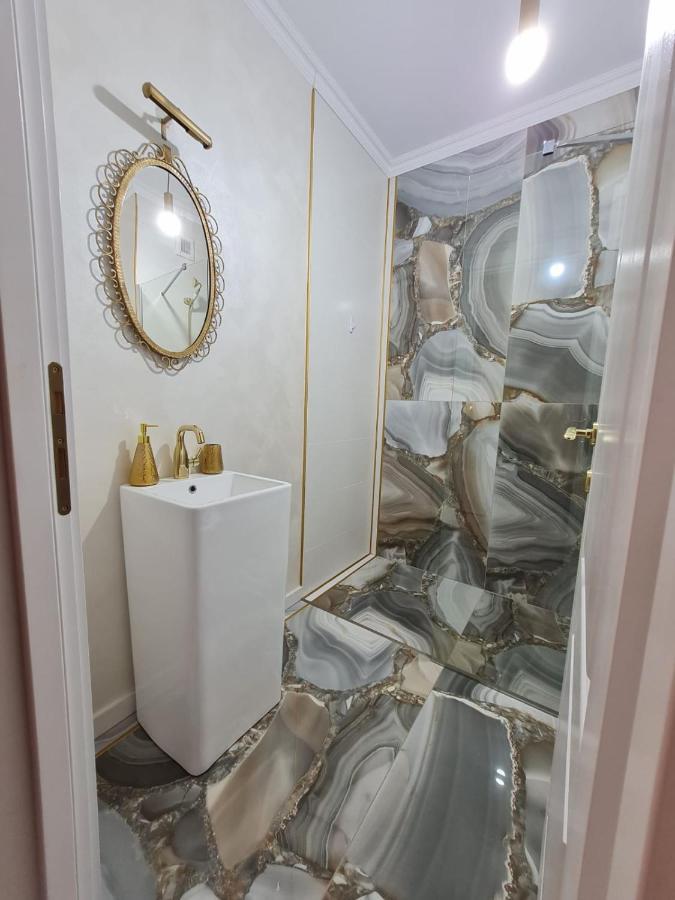 Apartament Larysse Oradea Exteriör bild
