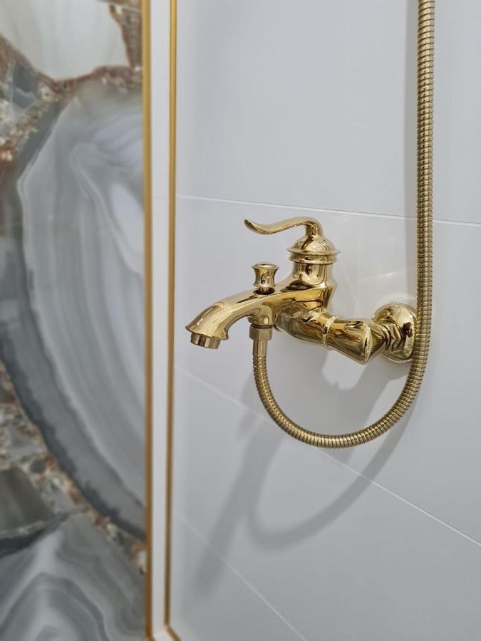 Apartament Larysse Oradea Exteriör bild