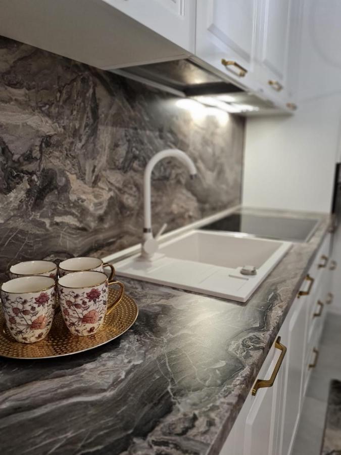 Apartament Larysse Oradea Exteriör bild