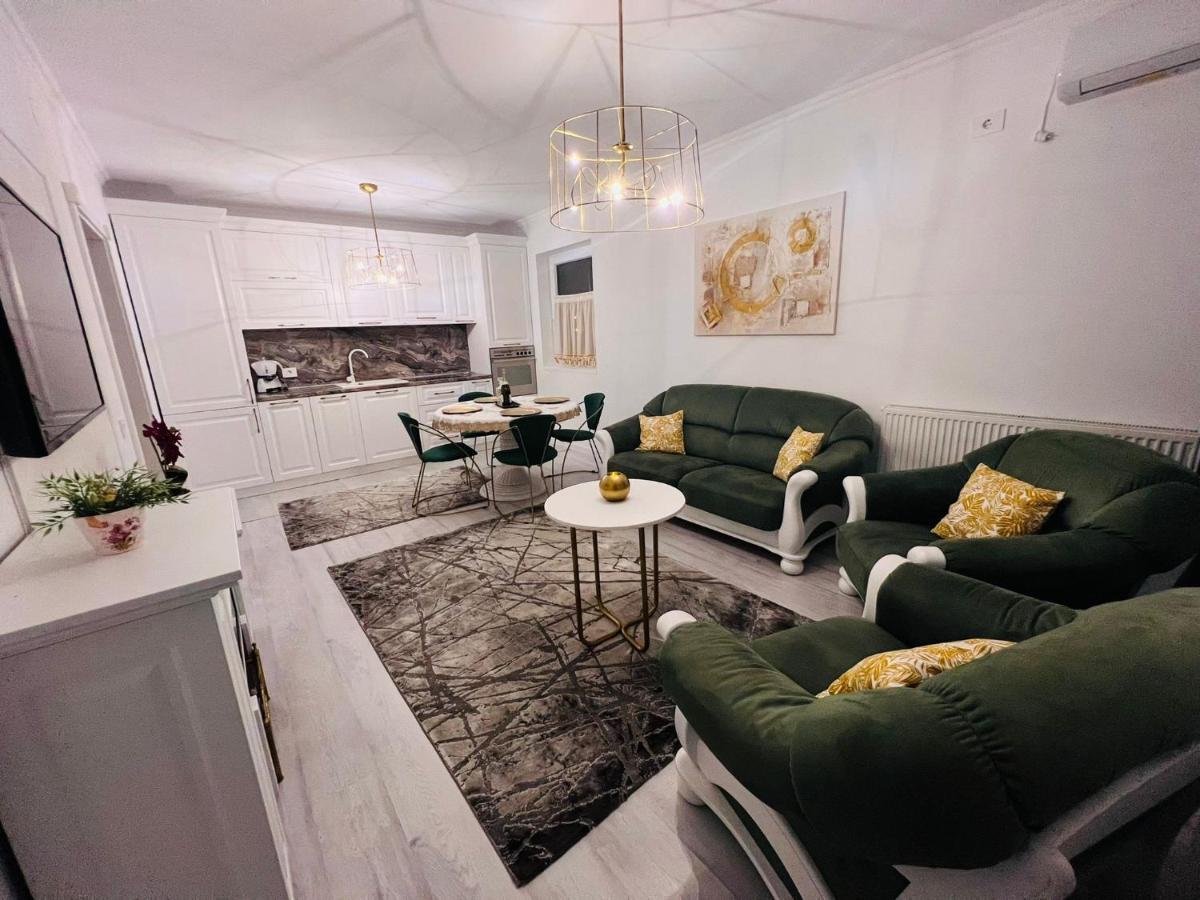 Apartament Larysse Oradea Exteriör bild